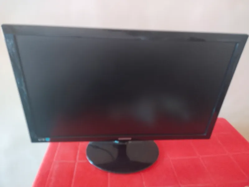 monitor Samsung 24 LED srochna sotladi