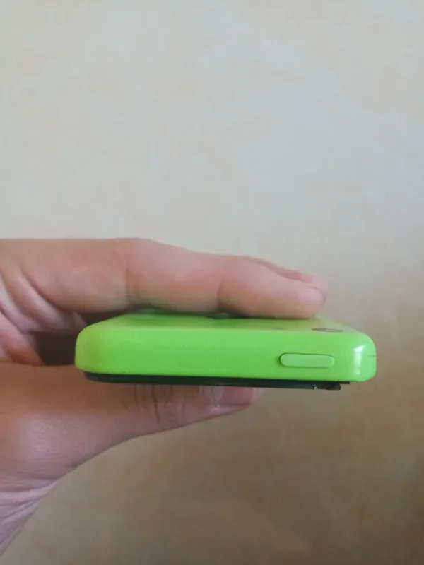 iPhone 5c срочно продаётся 6 iPhone 5c срочно продаётся 6