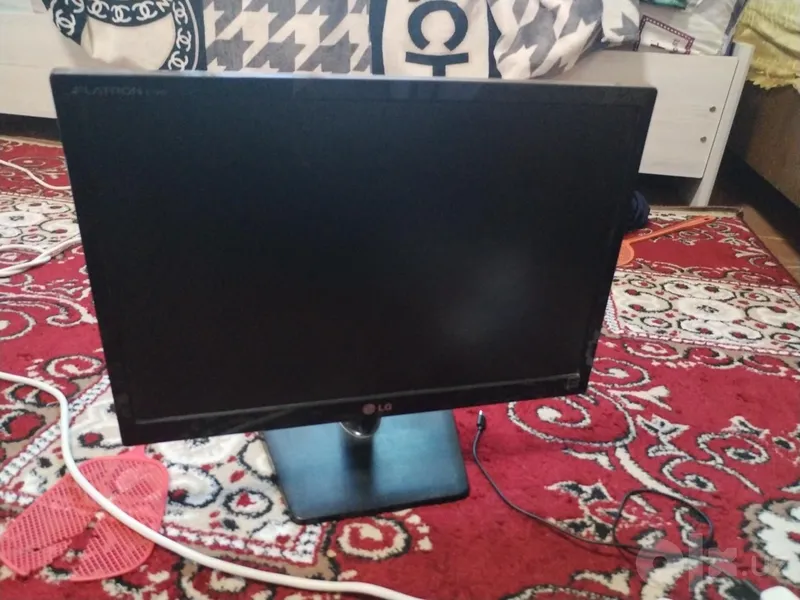 Monitor satiladi 1 Monitor satiladi 1
