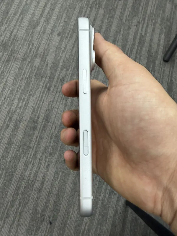 iPhone 17 pro silver sotiladi 6 iPhone 17 pro silver sotiladi 6