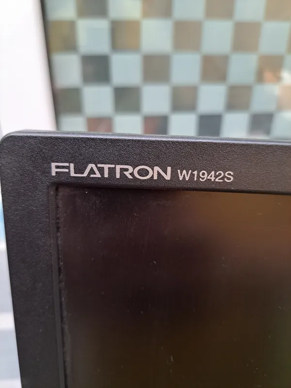 LG Flatron monitori ideal holatda sotiladi 2