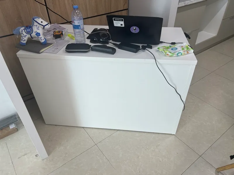 120×60 o‘lchamdagi, ikki tortmali yozuv stoli sotiladi 2
