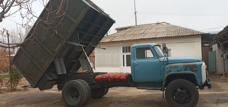 Газ 53 сотилад ишлаб турган мошина — фото 1