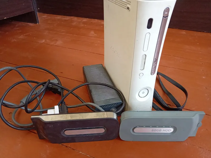 XBOX 360 180 GBli HDD bilan 1 XBOX 360 180 GBli HDD bilan 1