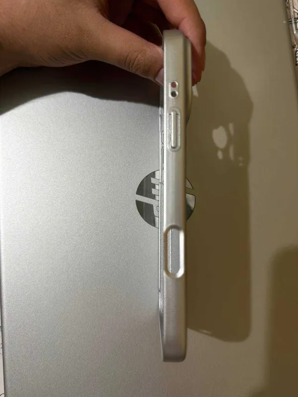 Iphone 16 pro max chexol — фото 1