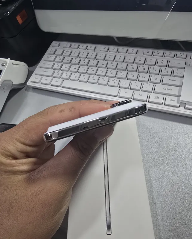 Iphone air sotiladi 256gb 99% yomkis 223sikl karobka dakiment edial 5