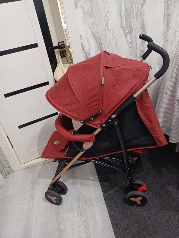 Продаётся фирменный коляска AMICO