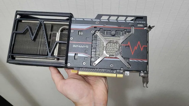 Видеокарта Sapphire PULSE Radeon RX VEGA56 8GB — фото 1