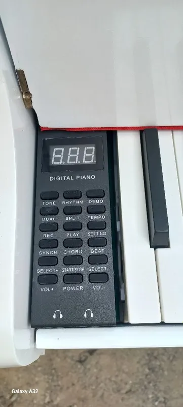 Elektronni royal sotiladi.Yengil va qulay zamonaviy. 3 Elektronni royal sotiladi.Yengil va qulay zamonaviy. 3