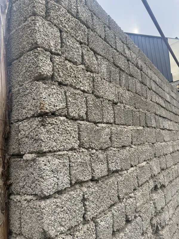 Blok g’isht sotiladi