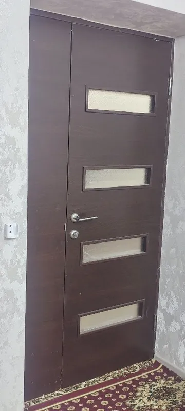 Eshik sotiladi holati yaxshi 3 Eshik sotiladi holati yaxshi 3