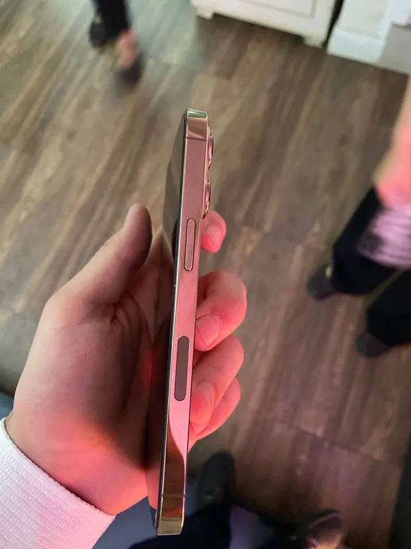 iPhone 13 pro Gold 3