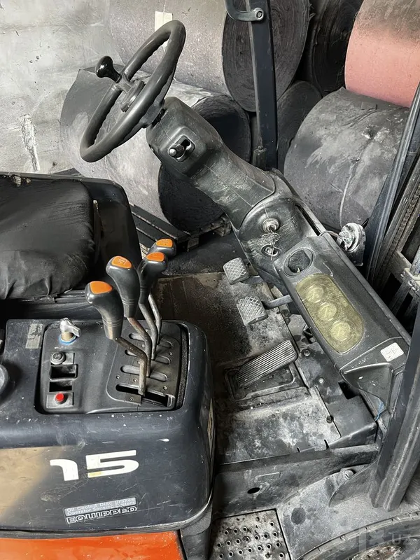 Продаётся вилочный погрузчик (кара) DOOSAN 6 Продаётся вилочный погрузчик (кара) DOOSAN 6