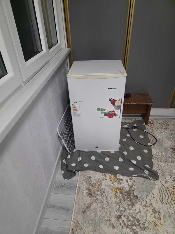 Продаётся мини холодильник 1