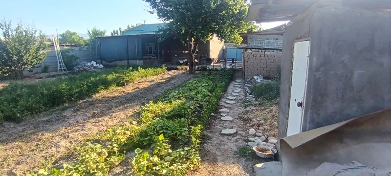 Uy sotiladi 12 sotik bolib xam sotiladi 5 Uy sotiladi 12 sotik bolib xam sotiladi 5