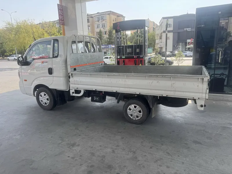 Kia bongo 2023 yil 62000 km tozza moshina tentlari bor Kia bongo 2023 yil 62000 km tozza moshina tentlari bor