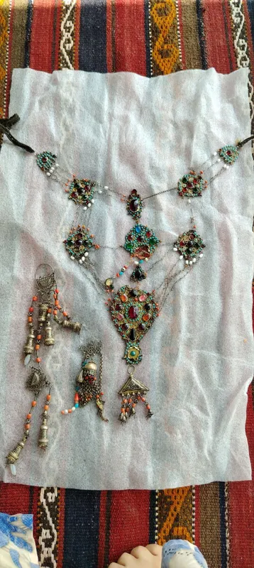 1947- yillardagi Zebigardon tilla aralashgan qadiymiz toshlari bilan 5 1947- yillardagi Zebigardon tilla aralashgan qadiymiz toshlari bilan 5