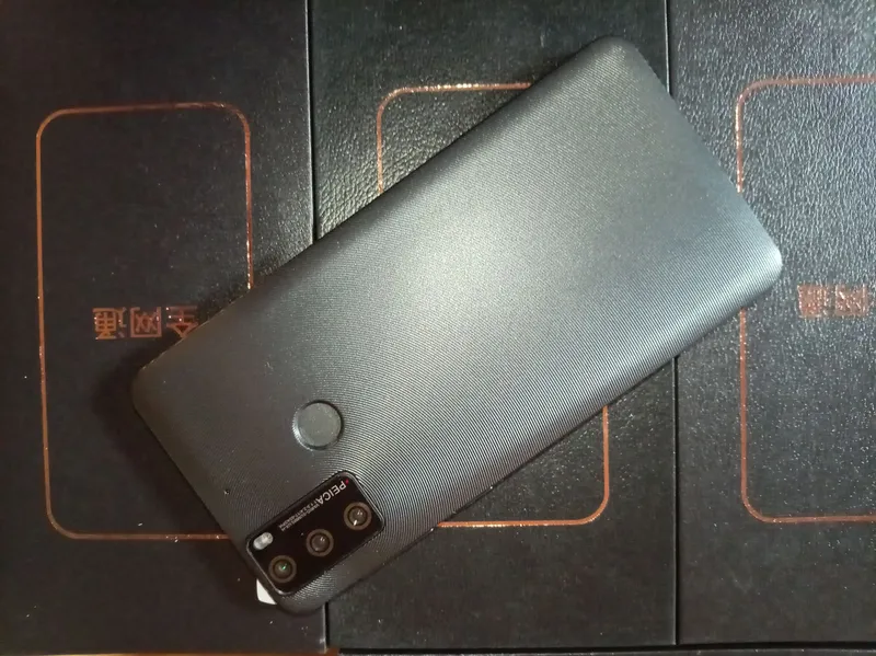 Android-телефон SPARK 8C 2 Android-телефон SPARK 8C 2