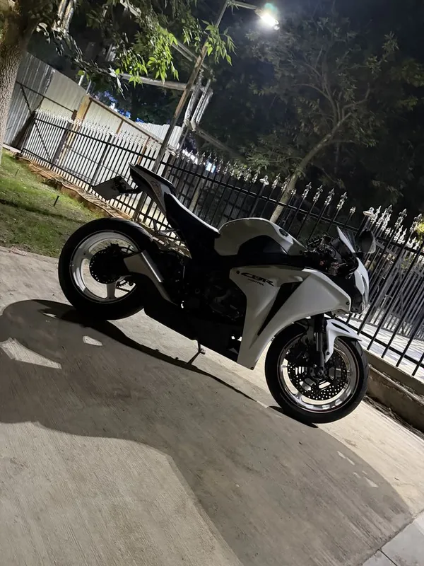 Honda cbr 1000rr 2 Honda cbr 1000rr 2