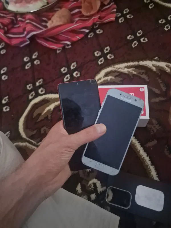 Samsung s20 + samsung A 5 2017 madeli 2 Samsung s20 + samsung A 5 2017 madeli 2