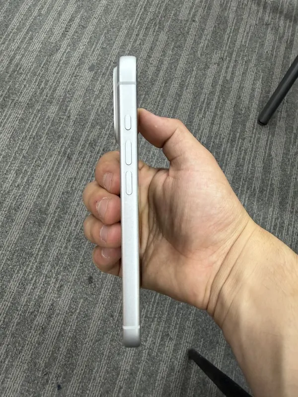 iPhone 17 pro silver sotiladi 4 iPhone 17 pro silver sotiladi 4