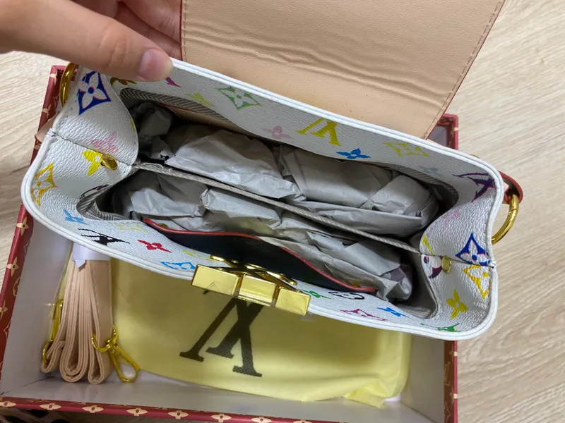 Yangi LV sumkasi, eko-charm sotiladi 2 Yangi LV sumkasi, eko-charm sotiladi 2