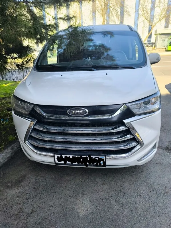 Продам минивэн JAC M4 автомат