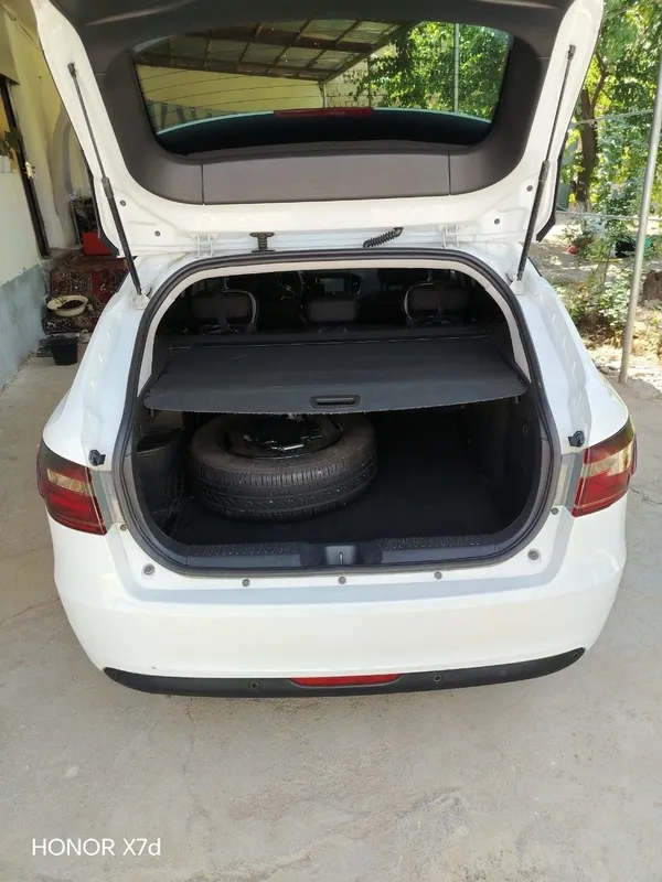 Lada Vesta sotiladi 4