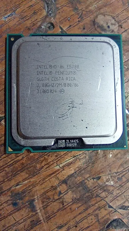 Intel E 5700 процессор — фото 1