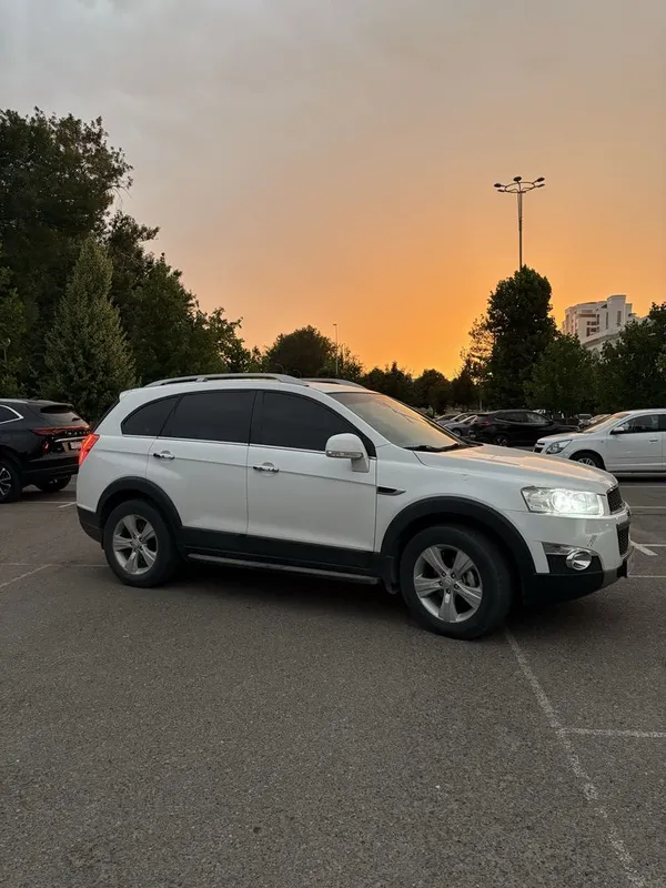 Продается Captiva белого цвета