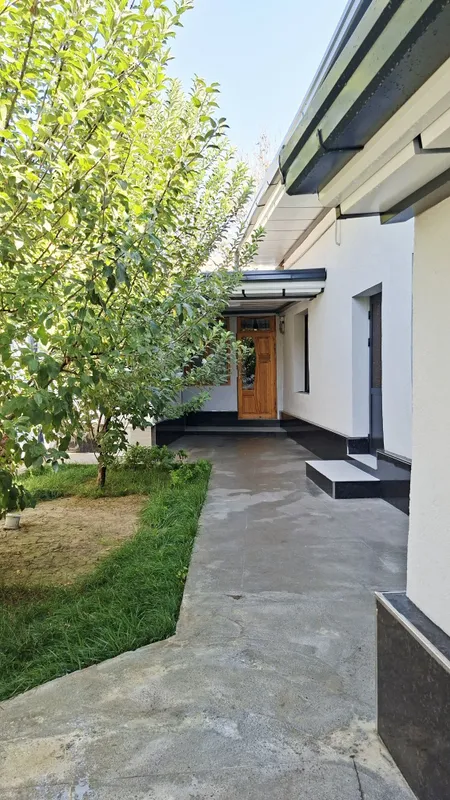 Srochna sotiladi Kelesdan 2,4 sotix 6 ta xona razdelniy sanuzel 3 Srochna sotiladi Kelesdan 2,4 sotix 6 ta xona razdelniy sanuzel 3