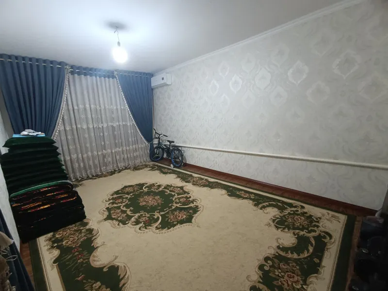 3/1/4 сотилади. 72 м²