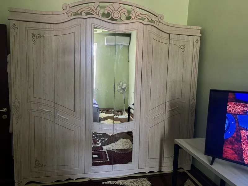Продам большой шифоньер доя спальни
