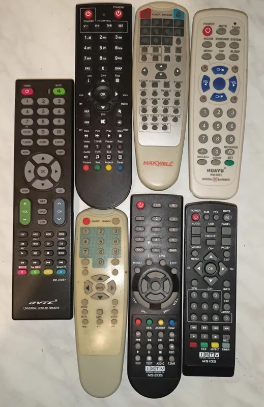 Пульт на TV и приставку, тюнер, б/у, рабочии Пульт на TV и приставку, тюнер, б/у, рабочии