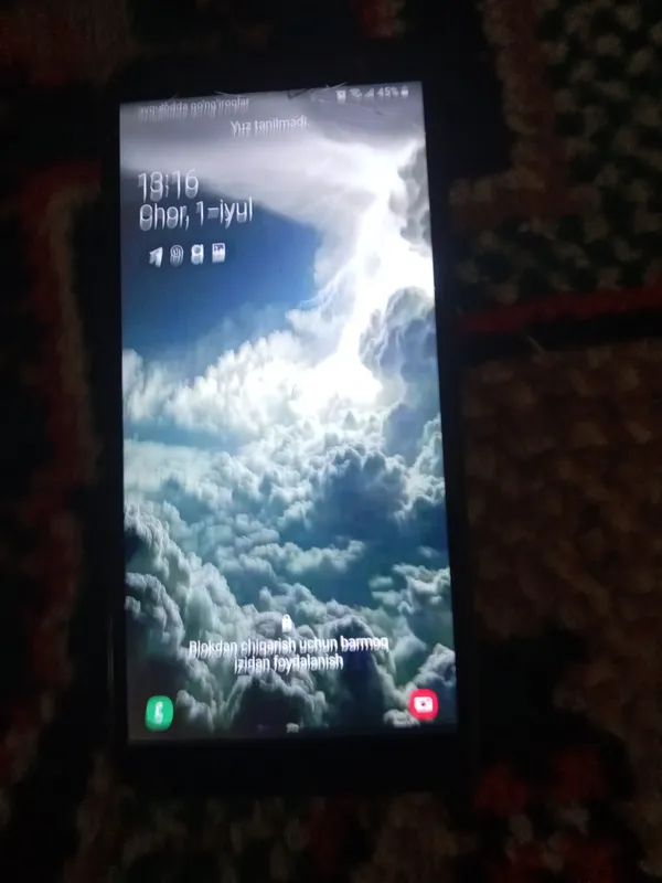 samsung j6 +32Gb ishlashi zor ekran singan sal
