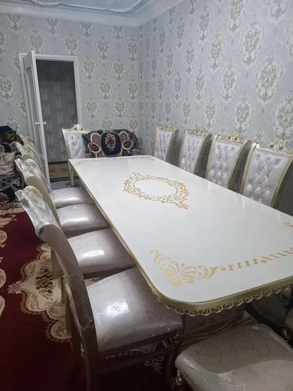 стол и стулья для 12 персон на гостинной 4 стол и стулья для 12 персон на гостинной 4