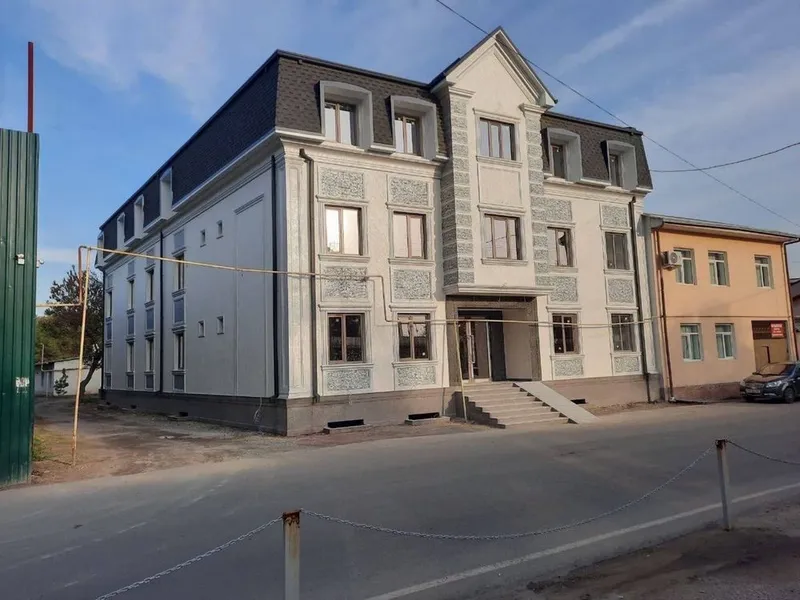 Яккасарой нежилой 5.сотих 1250кв 3.етаж