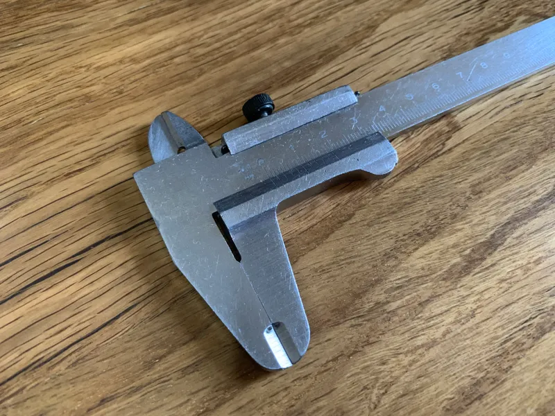 SSSR shtangensirkuli, 150 mm. Bo‘linma qiymati — 0,1 mm 2 SSSR shtangensirkuli, 150 mm. Bo‘linma qiymati — 0,1 mm 2