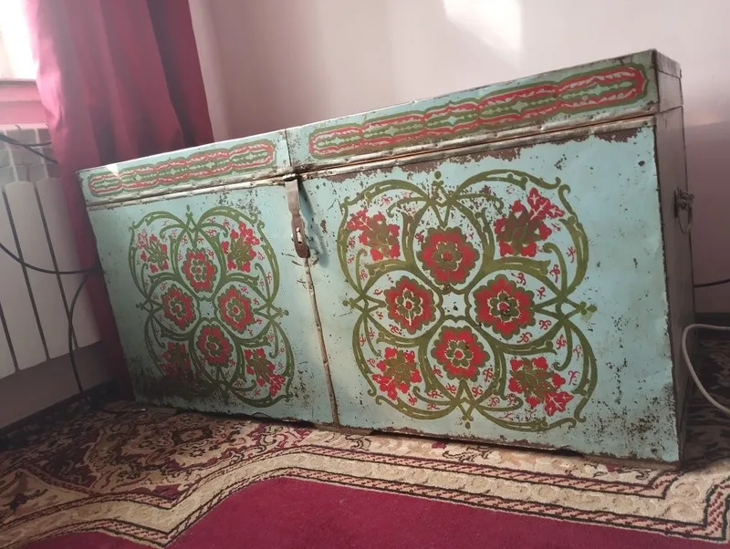 Продается старинный сундук