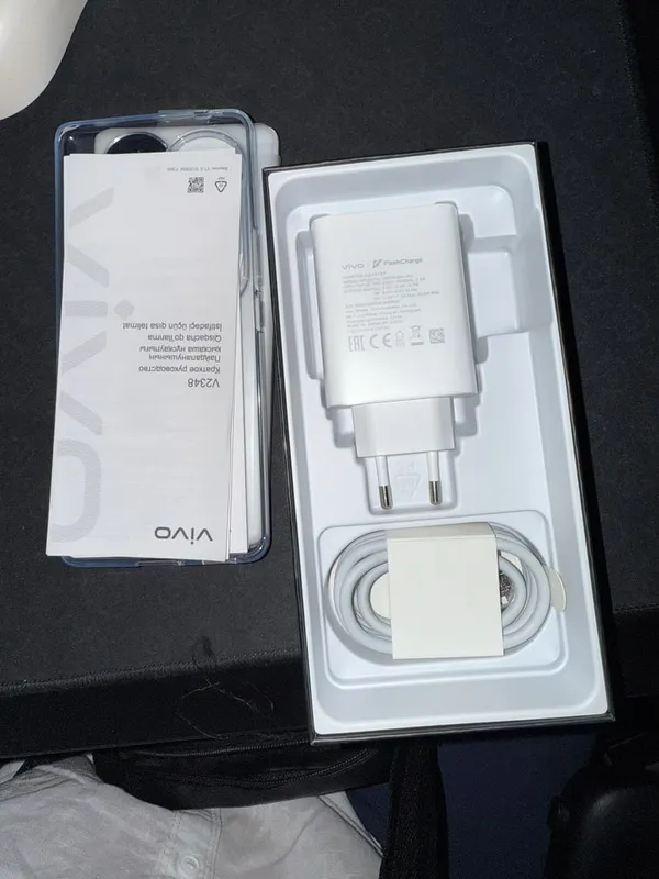 Vivo V40 новый коробка