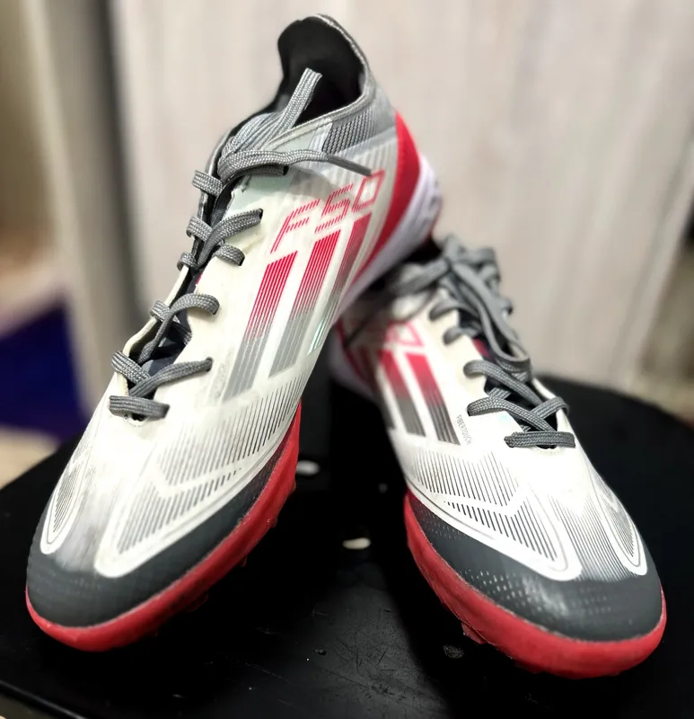 Adidas F50 TF futbol sorokonojkalari sotiladi 1