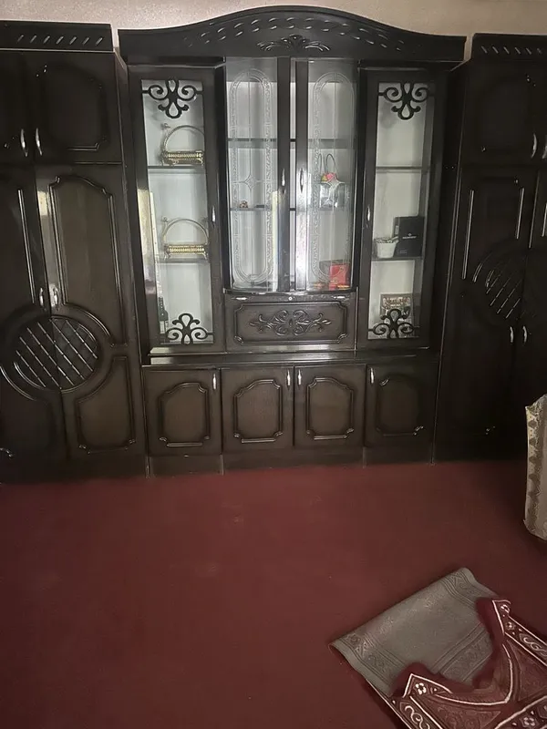 Spalniy garnitur holati yaxshi srochniy sotiladi divan bilan stenkasi 1 Spalniy garnitur holati yaxshi srochniy sotiladi divan bilan stenkasi 1