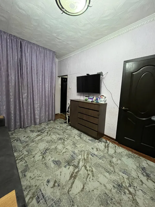 1/4/4 Aviatorlar-2, Kadysheva bozori yonida, 1,5*6 balkonli sotiladi 8