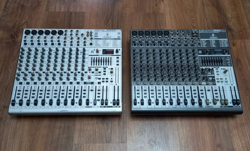 Микшерный пульты Behringer 1832 с процессором эффектов.
