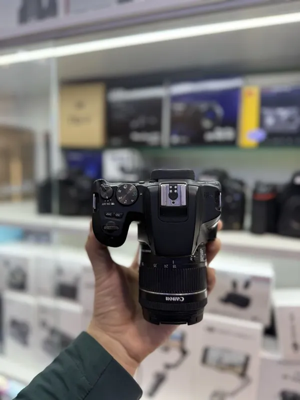 Canon EOS 250D 18-55 IS STM 2