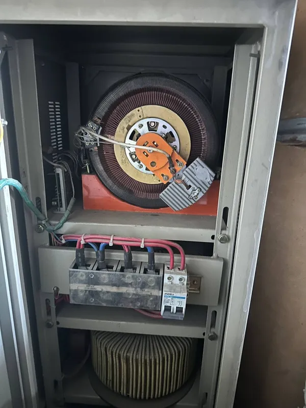 Стабилизатор напряжения ANDELI SVC-30000VA 30 кВА — автоматический 2 Стабилизатор напряжения ANDELI SVC-30000VA 30 кВА — автоматический 2