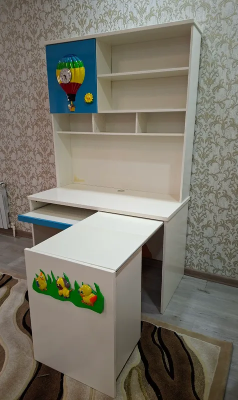Писменный стол и кресло 3 Писменный стол и кресло 3