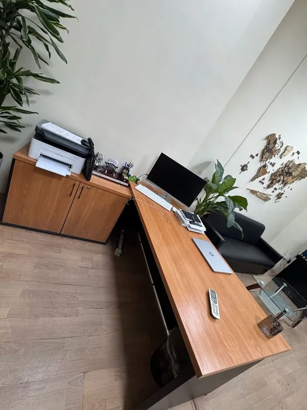 Ofis mebeli sotiladi 2 Ofis mebeli sotiladi 2