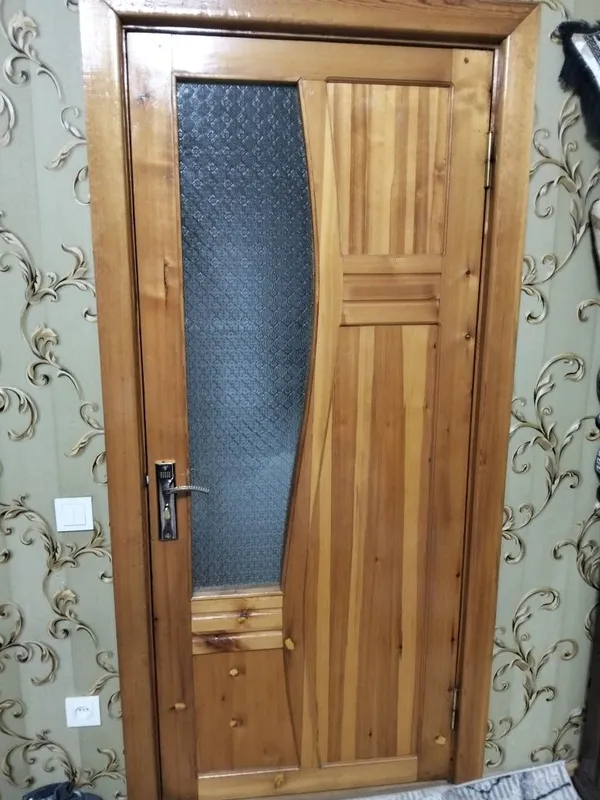 Продам двери натуральная дерево 1