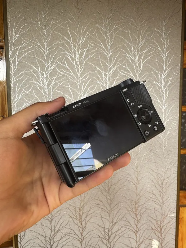 Sony ZV-E10 (16-50 kit lens) — фото 1